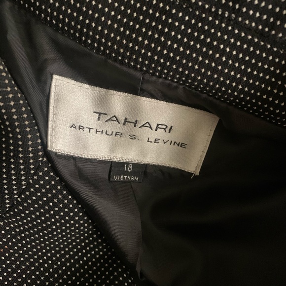 Tahari black white dot lined blazer sz 18. - Picture 6 of 6